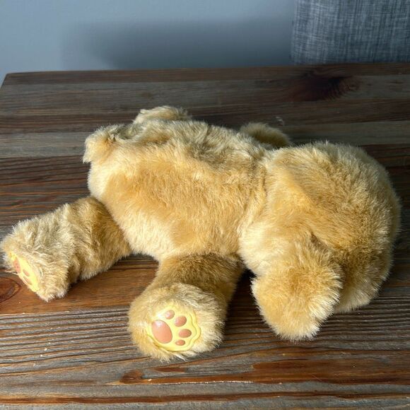 Little Live Pets Snuggles My Dream Puppy is an interactive dog plush - Picture 4 of 7